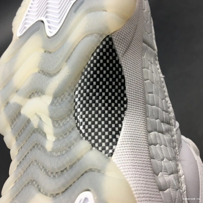 897331-100 11 Jordan Low Air Heiress White Frost 1024